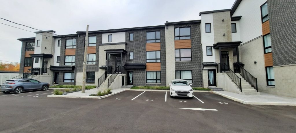 Nettoyage de fenêtres et nettoyage de gouttières pour les propriétaires